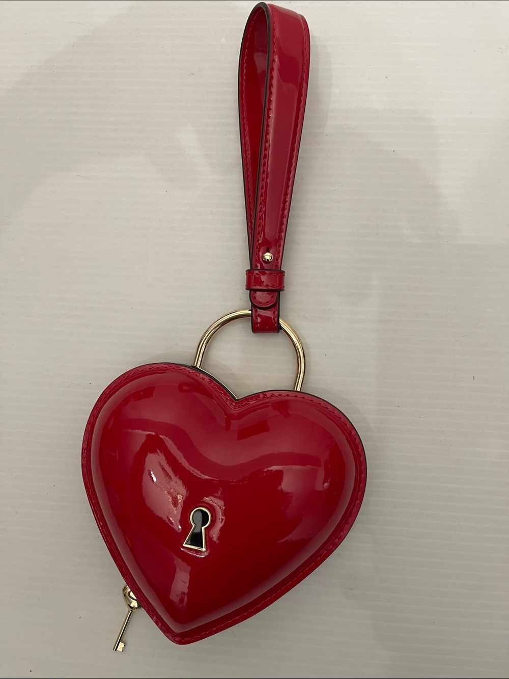 KATE SPACE NEW YORK KEY TO MY HEART PATENT LEATHER WOMENS WRISTLET - Picture 9 of 12